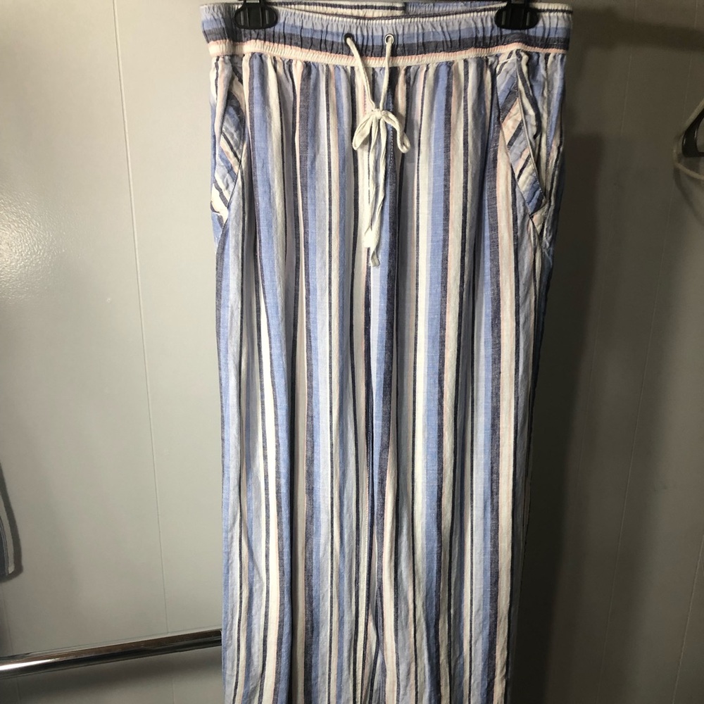 So cute linen pants! Beach colors.